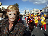      "Europe is for its people not its banks" (" -  ,   ")  "Europe is for its people, not for Germany" (" -  ,   ")
