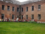        2000         ,     2004 