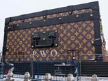     -"" Louis Vuitton   " "      "" ,    -  ,       