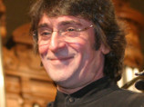                   "Honoris Gratia"      