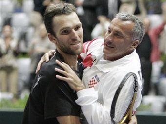   ()          .  AFP