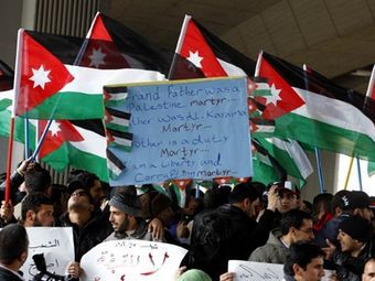 C     24  2011 .  ©AFP