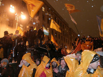  "" , 2004 .   ,  