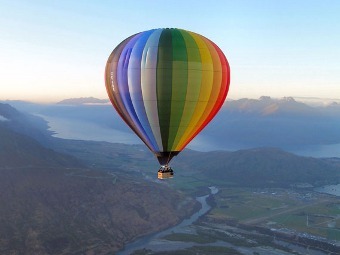  .    ballooningnz.com