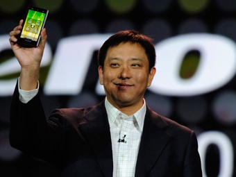  Lenovo     K800,  ©AFP
