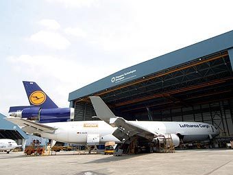   Lufthansa Cargo.    staero.aero