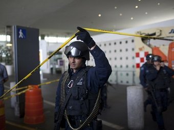       .  ©AP