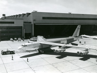  B-52H.  - Boeing