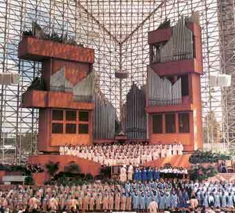 Crystal Cathedral.    www.acharvat.at